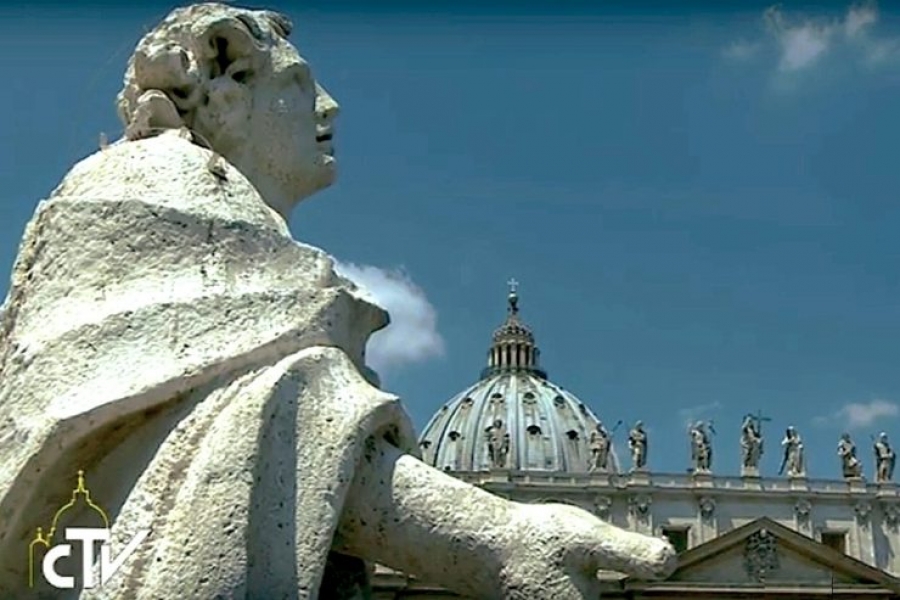 Francisco en el &aacute;ngelus: Mar&iacute;a nos gu&iacute;e a la santidad para construir d&iacute;a a d&iacute;a la justicia y la paz