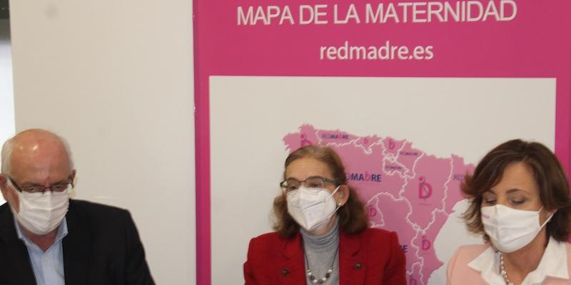 De izquierda a derecha: Benigno Blanco, miembro del patronato de Fundación RedMadre; María Teresa López, directora del equipo de investigación del Estudio Mapa de la Maternidad; y Amaya Azcona, directora general de Fundación RedMadre