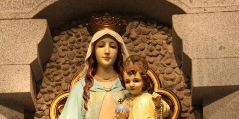 Moralzarzal honra a la Virgen del Rosario con Misa solemne y procesión