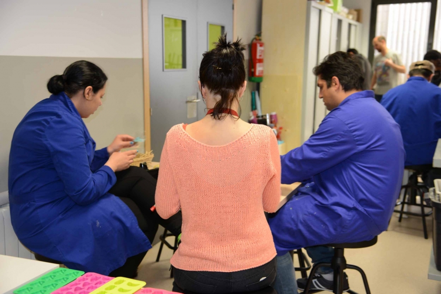 Encuentro de preparaci&oacute;n de Navidad en el proyecto Nuestra Se&ntilde;ora de Valvanera de C&aacute;ritas Madrid