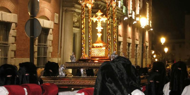 La Puerta del Sol acogerá el Viernes Santo una oración ante el &#039;lignum crucis&#039; que procesiona el Santo Entierro