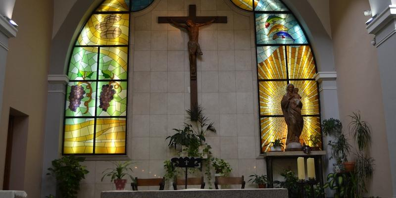 Cristo Rey de Usera inicia el triduo en honor a Nuestra Señora del Carmen con la imposición de escapularios