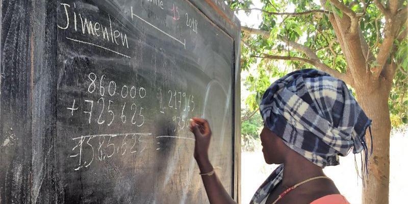 El analfabetismo es una condena a la pobreza y la exclusi&oacute;n para m&aacute;s de 750 millones de personas