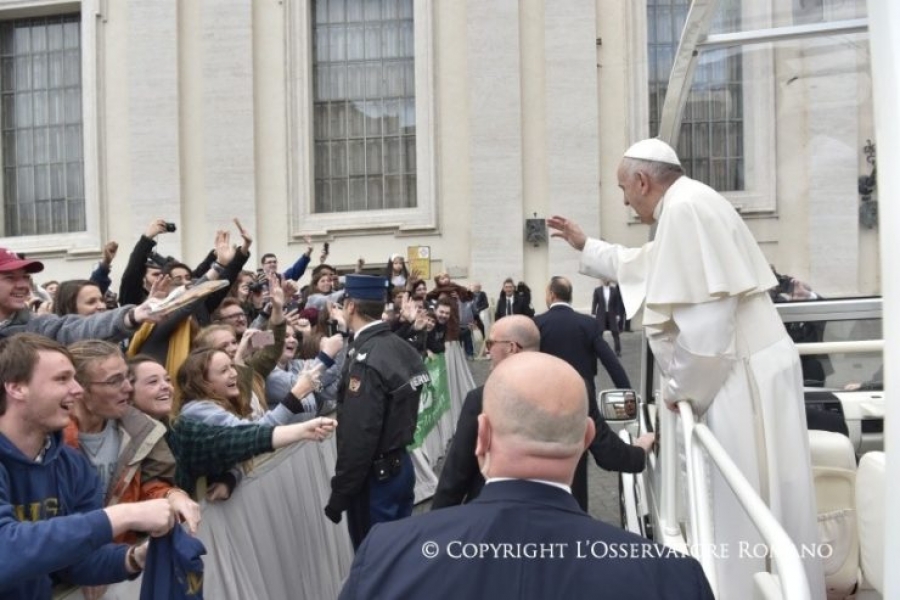 Jóvenes: «Fortalezcan su diálogo con Dios»