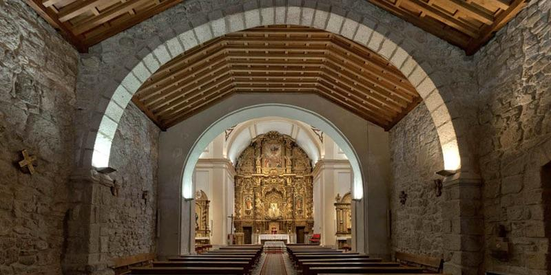 Juan Carlos Merino administra el sacramento de la Confirmaci&oacute;n en Cercedilla en la solemnidad de Pentecost&eacute;s