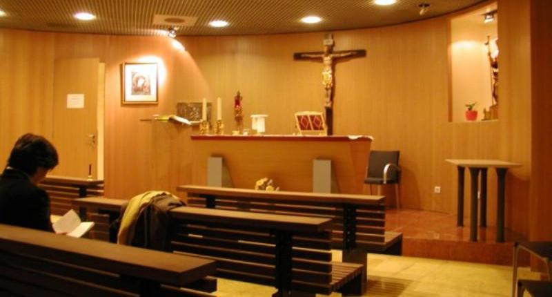 La capilla de la T4 del Aeropuerto Adolfo Su&aacute;rez Madrid-Barajas acoge una misa con motivo de la fiesta de la Virgen de Loreto, patrona de la aviaci&oacute;n