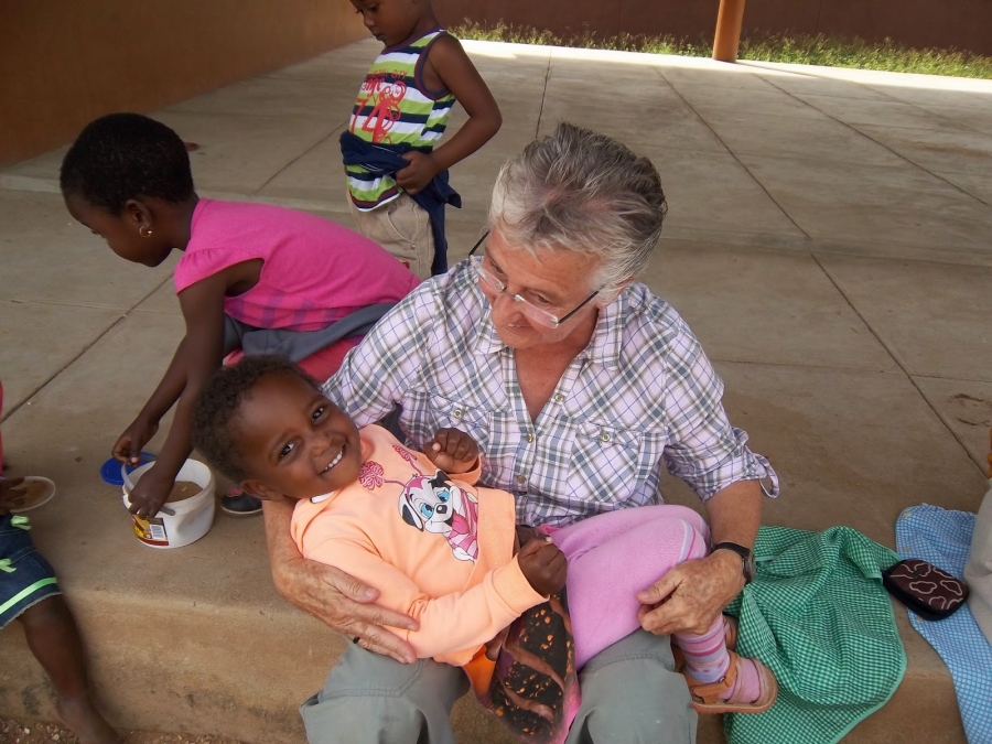 Infancia Misionera y las Obras de Misericordia: &laquo;Enterrar a los difuntos&raquo;. Cuando un medicamento hubiera salvado un ni&ntilde;o
