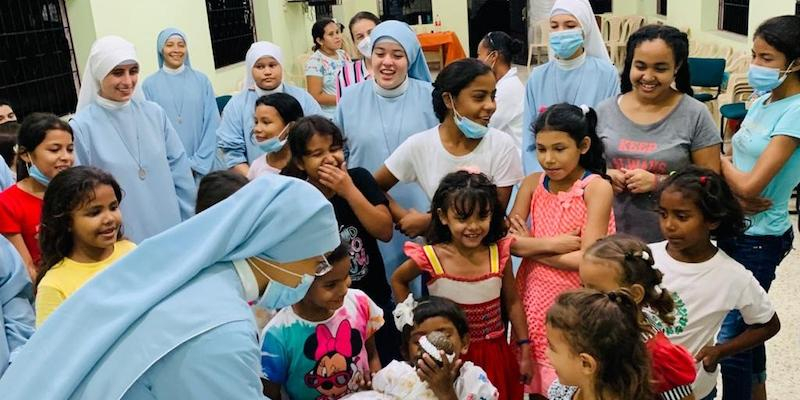 Las Hijas de la Sagrada Familia ofrecen un voluntariado misionero para mujeres en Colombia