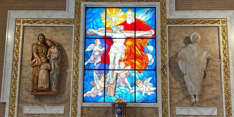 El cardenal Osoro preside en Nuestra Señora de la Granada una Eucaristía con bendición del retablo del altar mayor