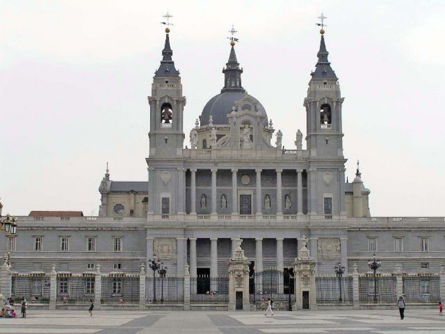 Misa sabatina en honor a Nuestra Se&ntilde;ora de las Cruces en la catedral de la Almudena