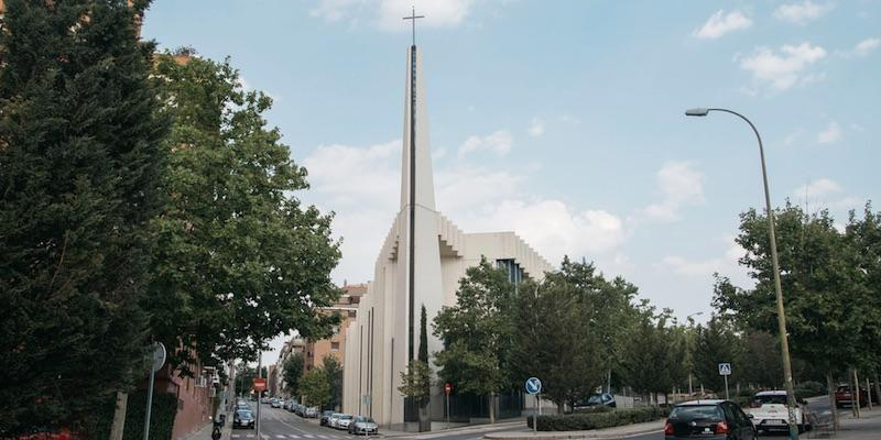 El padre Ángel Camino preside la Eucaristía de presentación del nuevo párroco de Santa Teresa Benedicta de la Cruz