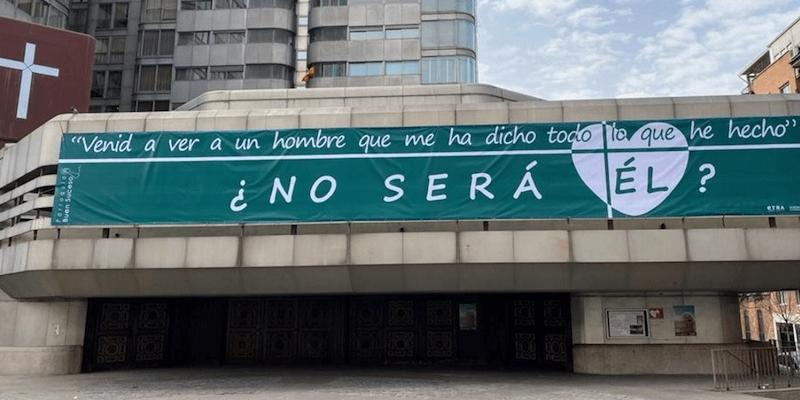 Los miembros del grupo Junior Buen Suceso celebran en el templo un d&iacute;a de acci&oacute;n de gracias por su 50 aniversario