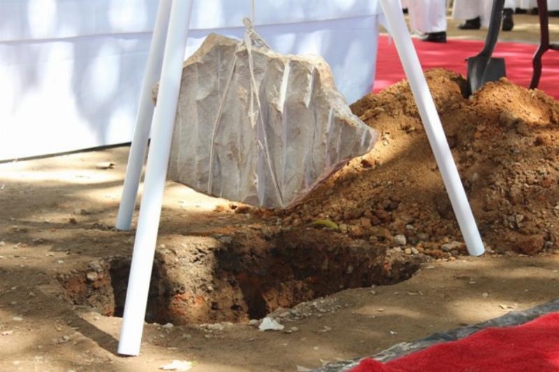 El cardenal bendice la primera piedra de Divino Salvador y celebra una  Eucaristía