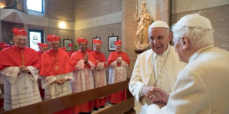 El cardenal Osoro se suma a las oraciones por Benedicto XVI