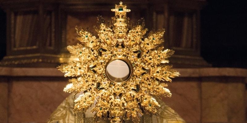 La hermandad de Los Estudiantes celebra el Corpus Chico con una Eucarist&iacute;a en la bas&iacute;lica de San Miguel