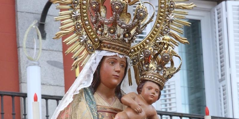 La Unidad de M&uacute;sica del Regimiento Inmemorial del Rey ofrece un concierto en la catedral en honor a la Almudena
