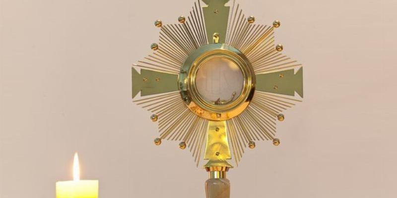 Sagrado Coraz&oacute;n de Jes&uacute;s instala una carpa en la plaza de Prosperidad para exponer el Sant&iacute;simo en la v&iacute;spera del Corpus