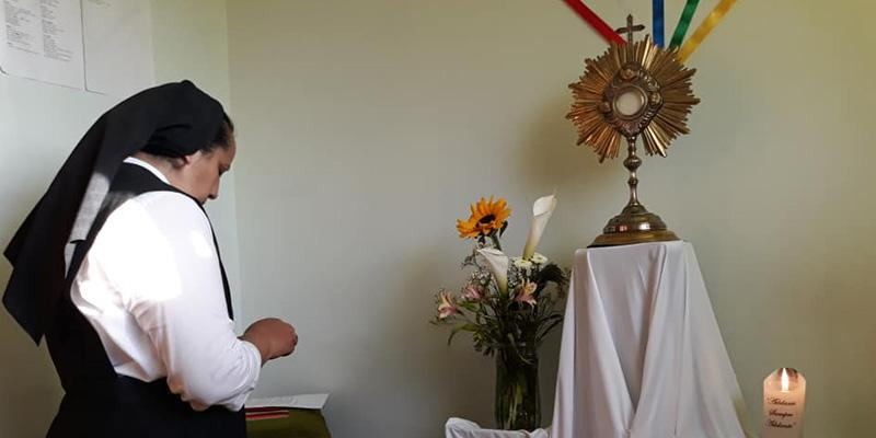 El obispo auxiliar Vicente Mart&iacute;n preside una Misa de celebraci&oacute;n del centenario de las Misioneras Cruzadas de la Iglesia, que ser&aacute; retransmitida por La 2