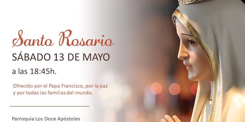 Los Doce Apóstoles reza el rosario en la festividad de Nuestra Señora de Fátima pidiendo por el Papa y por la paz