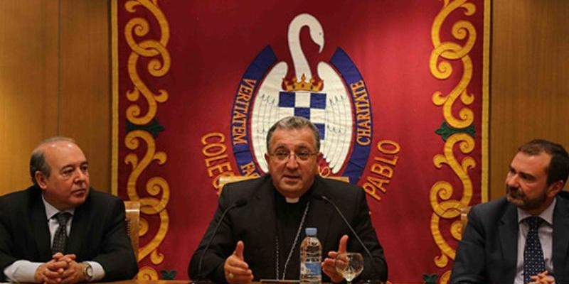 El consiliario nacional de la ACdP, monse&ntilde;or Gin&eacute;s Garc&iacute;a Beltr&aacute;n, presenta el libro 'El hecho religioso en Espa&ntilde;a hoy'