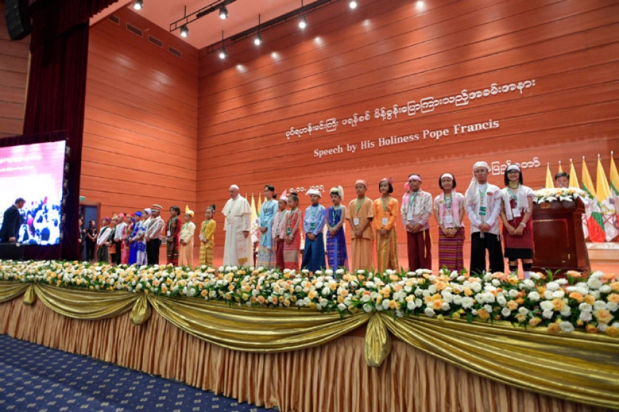 El Papa se reúne con las máximas autoridades de Myanmar y les pide justicia