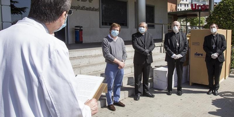 El nuncio y el cardenal Osoro entregan a la Orden Hospitalaria de San Juan de Dios los respiradores donados por el Papa