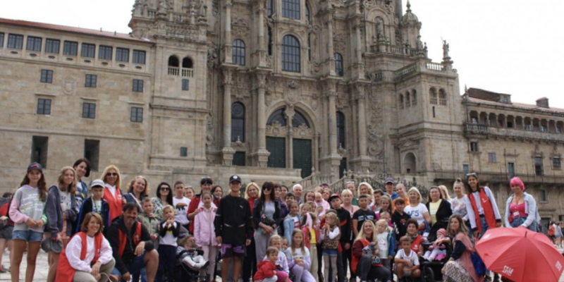 Familias ucranianas acompa&ntilde;adas por C&aacute;ritas Diocesana de Madrid visitan Santiago de Compostela