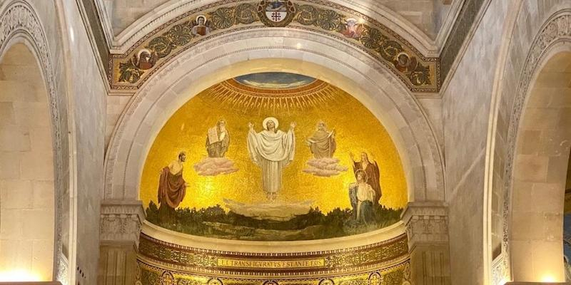 Mosaico del presbiterio de la bas&iacute;lica del Monte Tabor