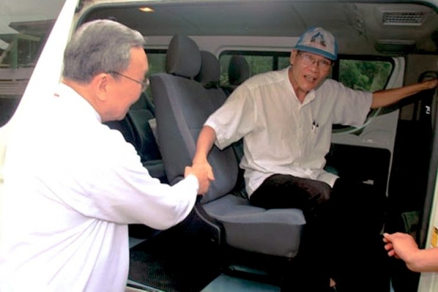 Hanoi libera al sacerdote Van Ly, defensor de los derechos humanos