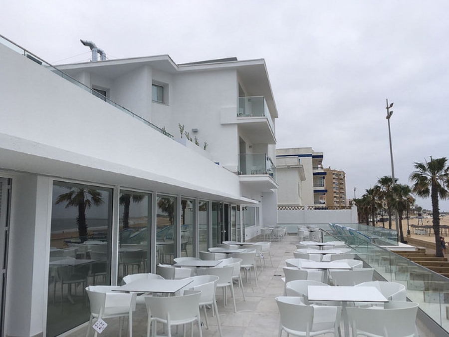 Hermandades pone a disposición del público en general el Hotel AGARÓ Chipiona, los apartamentos AGARÓ Cambrils y las piscinas San Miguel
