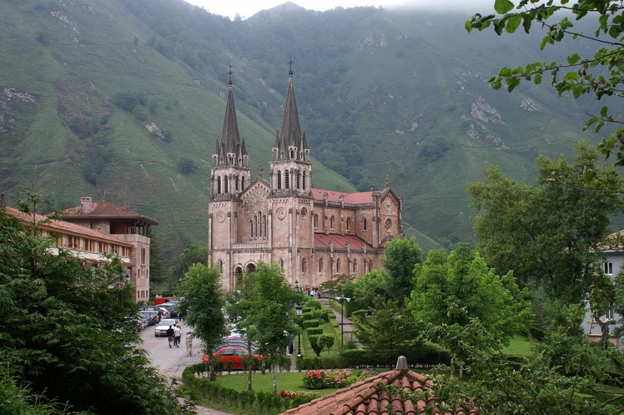 La parroquia Nuestra Se&ntilde;ora de Valvanera peregrina a Covadonga del 19 al 21 de mayo