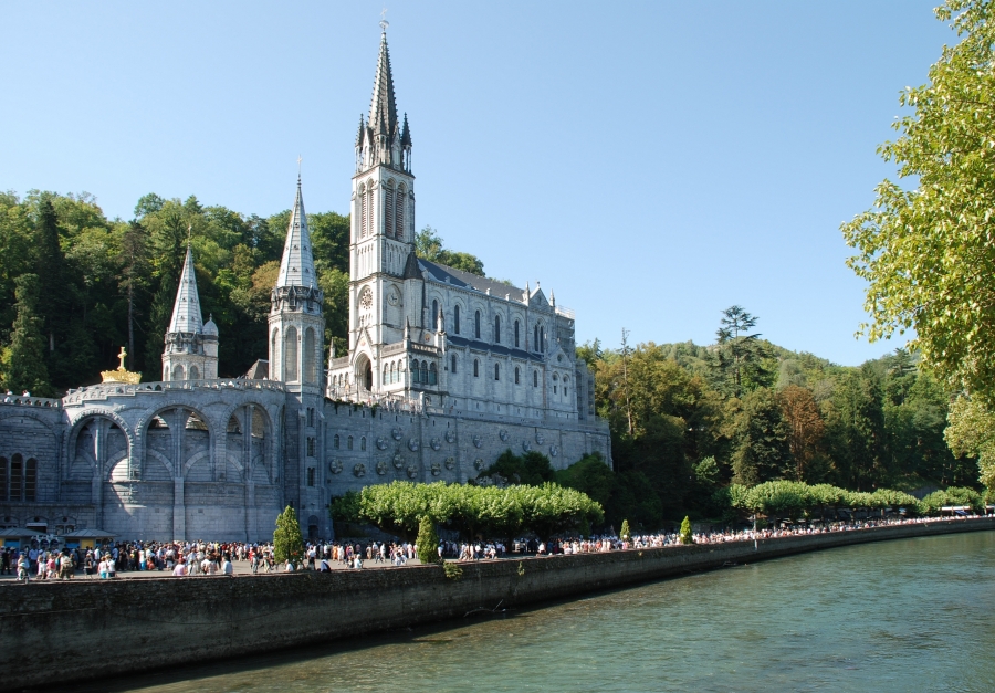 Peregrinaci&oacute;n de la Cruzada Evang&eacute;lica a Lourdes