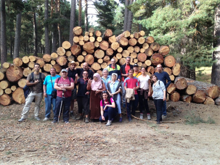 El grupo de senderismo 'Al monte' de la Casa de Acogida de C&aacute;ritas Madrid se va de excursi&oacute;n