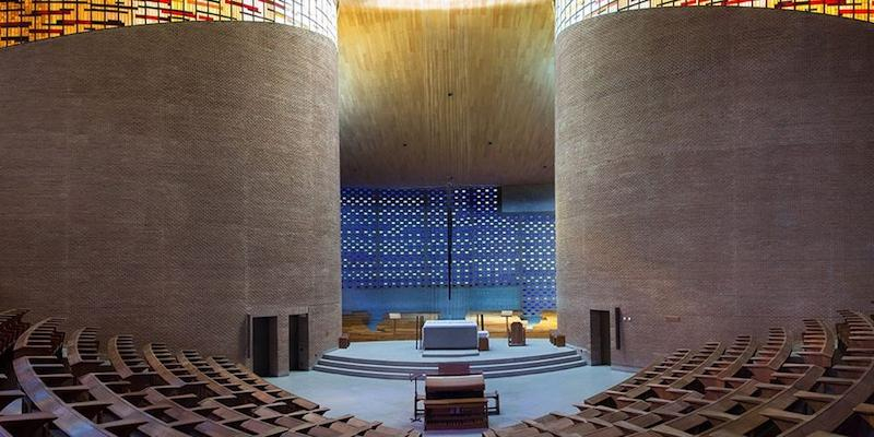 Alumnos del colegio Los Sauces La Moraleja reciben la Confirmaci&oacute;n en San Pedro M&aacute;rtir de Alcobendas