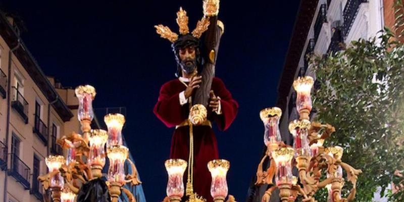 El arzobispo de Madrid acompaña y bendice los pasos de la Semana Santa madrileña