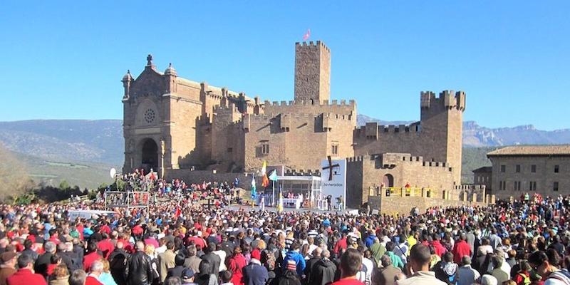 Nuestra Señora de las Nieves y San Manuel González peregrinan con jóvenes al Castillo de Javier