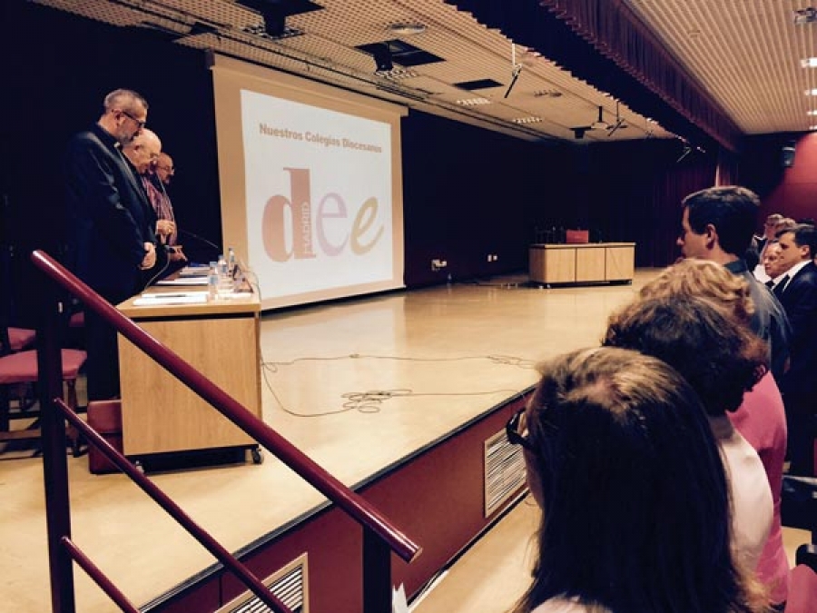 Reuni&oacute;n con profesores de los 30 centros educativos diocesanos