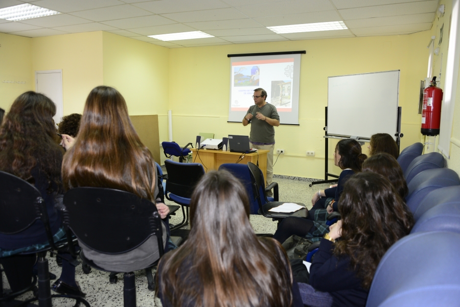 Encuentro formativo con los responsables de los equipos de Comunicaci&oacute;n para la sensibilizaci&oacute;n en centros educativos