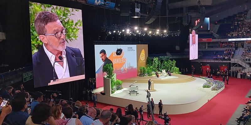 El Movistar Arena se llena de &laquo;humanidad magn&iacute;fica&raquo;, belleza y arte, sin dejar de mirar a la eternidad, ante el Papa Le&oacute;n XIV