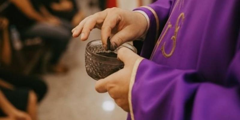 El cardenal Jos&eacute; Cobo preside en la catedral una solemne Eucarist&iacute;a en el Mi&eacute;rcoles de Ceniza