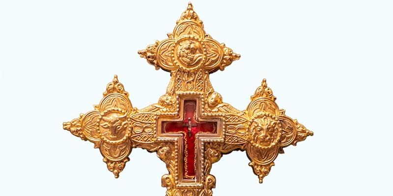 Santa Cruz de Atocha expone el Lignum Crucis como preparación a su fiesta titular