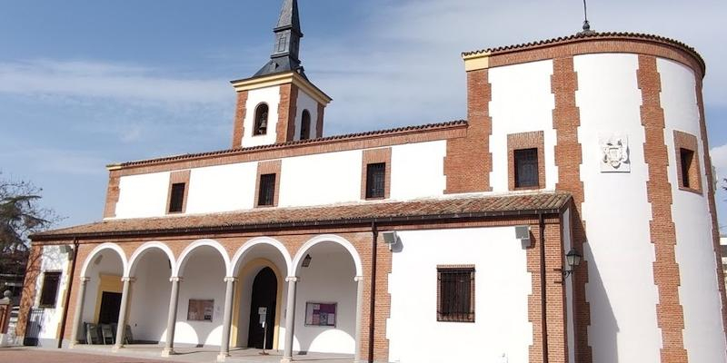 Monse&ntilde;or Mart&iacute;nez Camino administra el sacramento de la Confirmaci&oacute;n en Asunci&oacute;n de Nuestra Se&ntilde;ora de Aravaca