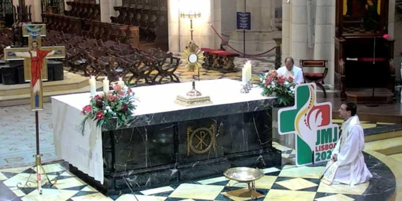 Monse&ntilde;or Cobo invita a los j&oacute;venes a confiar y abandonarse en Dios