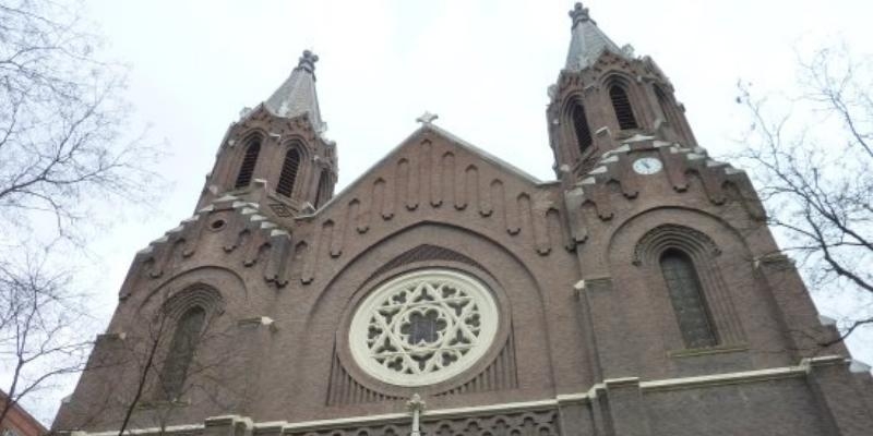 V&iacute;a lucis en la Milagrosa durante los domingos de Pascua
