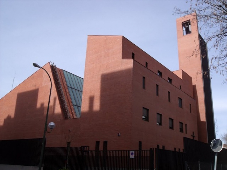 El vicario episcopal de la I imparte el sacramento de la Confirmaci&oacute;n en Padre Nuestro