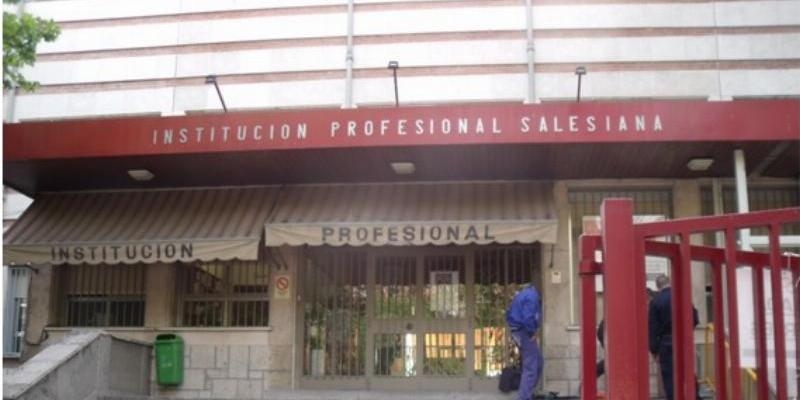 El colegio Salesianos Carabanchel recibe la visita de monseñor Jesús Vidal