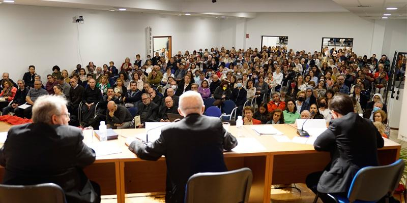 El arzobispo anima a los catequistas a hacer una catequesis de residentes y no de turistas