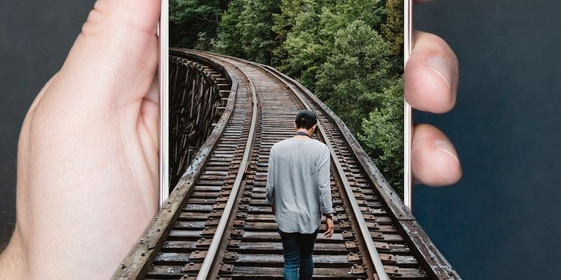 Jaime Sanz Santacruz presenta en San Manuel Gonz&aacute;lez su libro 'Llevarlo a todas partes'