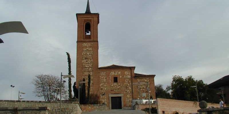 J&oacute;venes de San Miguel Arc&aacute;ngel de Las Rozas reciben el sacramento de la Confirmaci&oacute;n