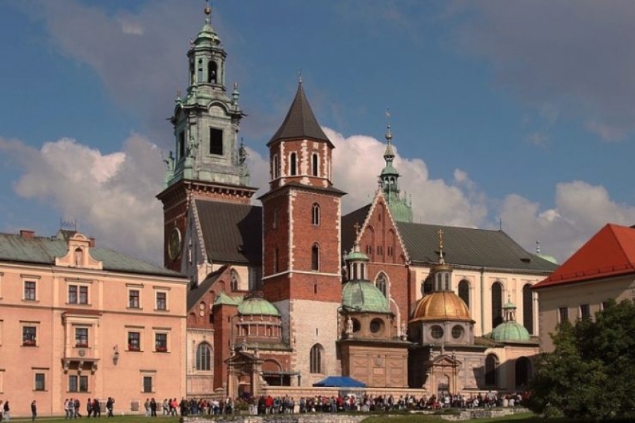 Francisco se re&uacute;ne con los obispos polacos en la hist&oacute;rica catedral de Cracovia